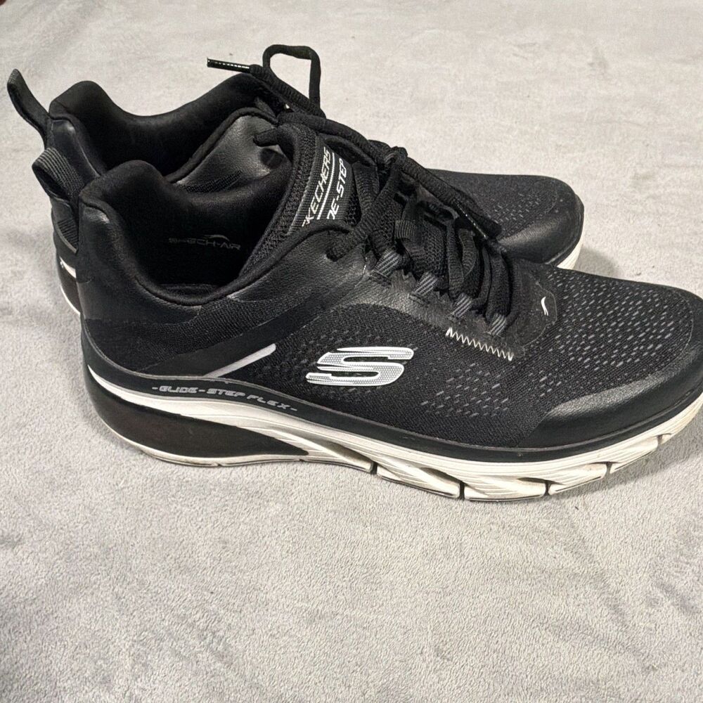 SKECHERS Glide-Step Skech-Air Men’s Lace-Up Athletic Sneakers Black/White